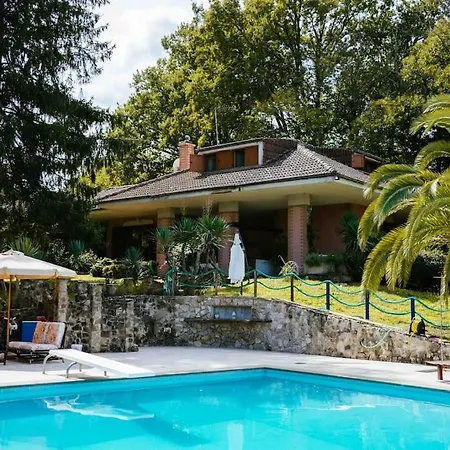 Nel Bosco Con Piscina Villa